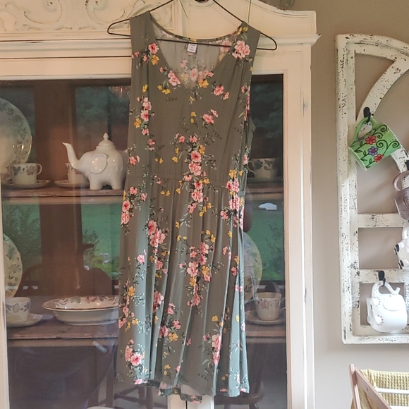 Old Navy Floral Dress medium - Picture 3 of 5